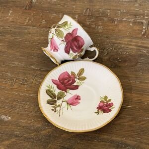 VTG Elizabethan Tea Cup & Saucer Pink Roses Gold Trim Fine Bone China England